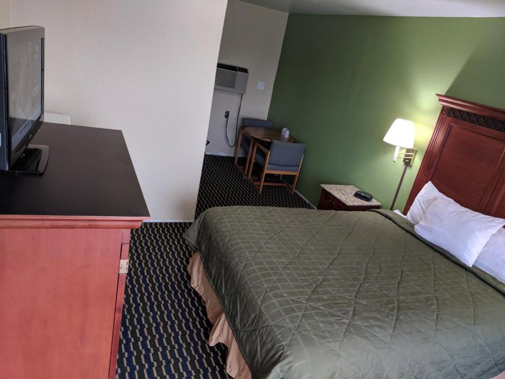 Standard Queen Room interior